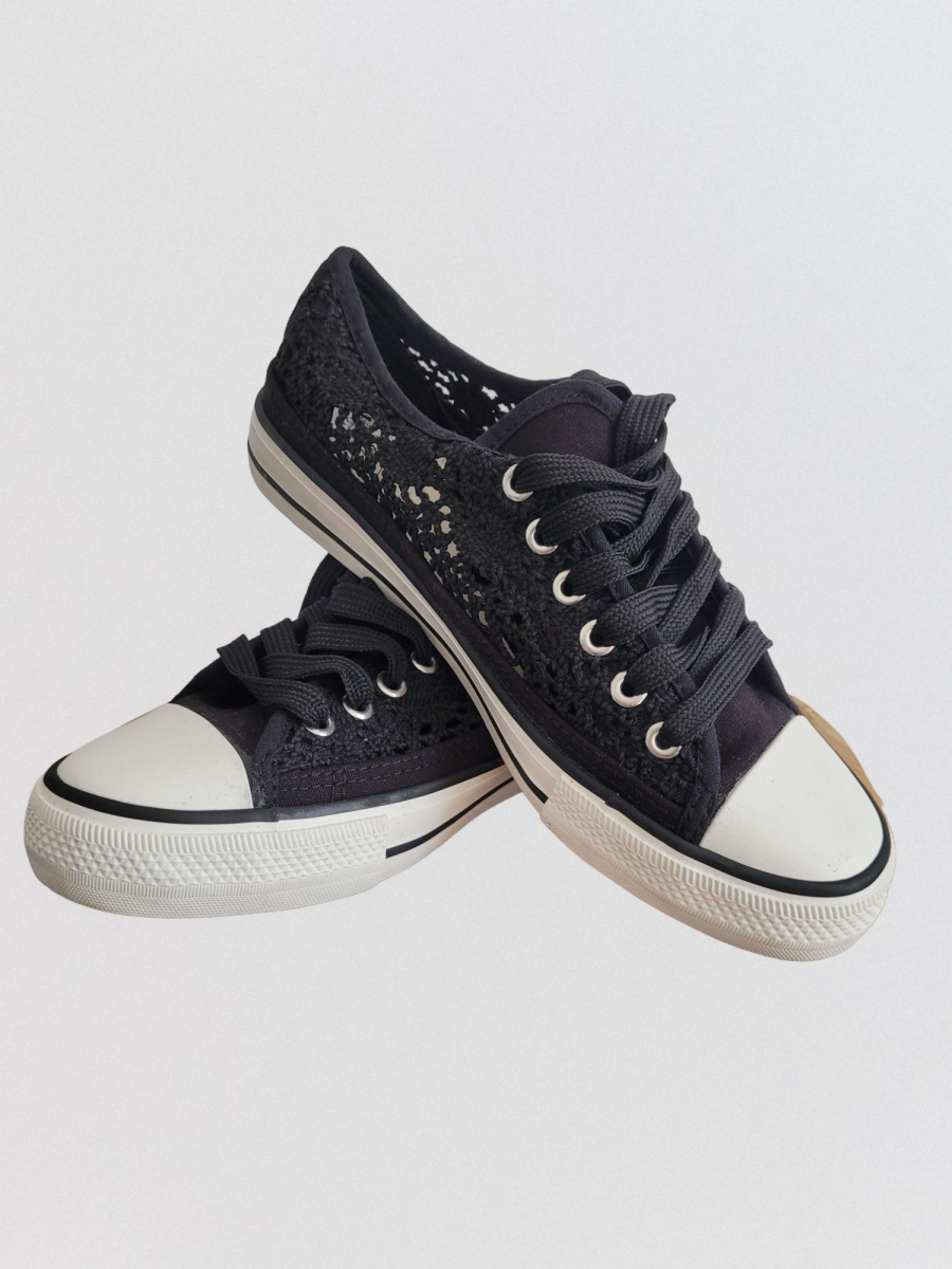 Baskets effet crochet.