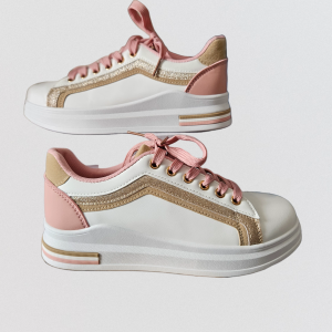 Baskets simili rose contrefort suédine beige.