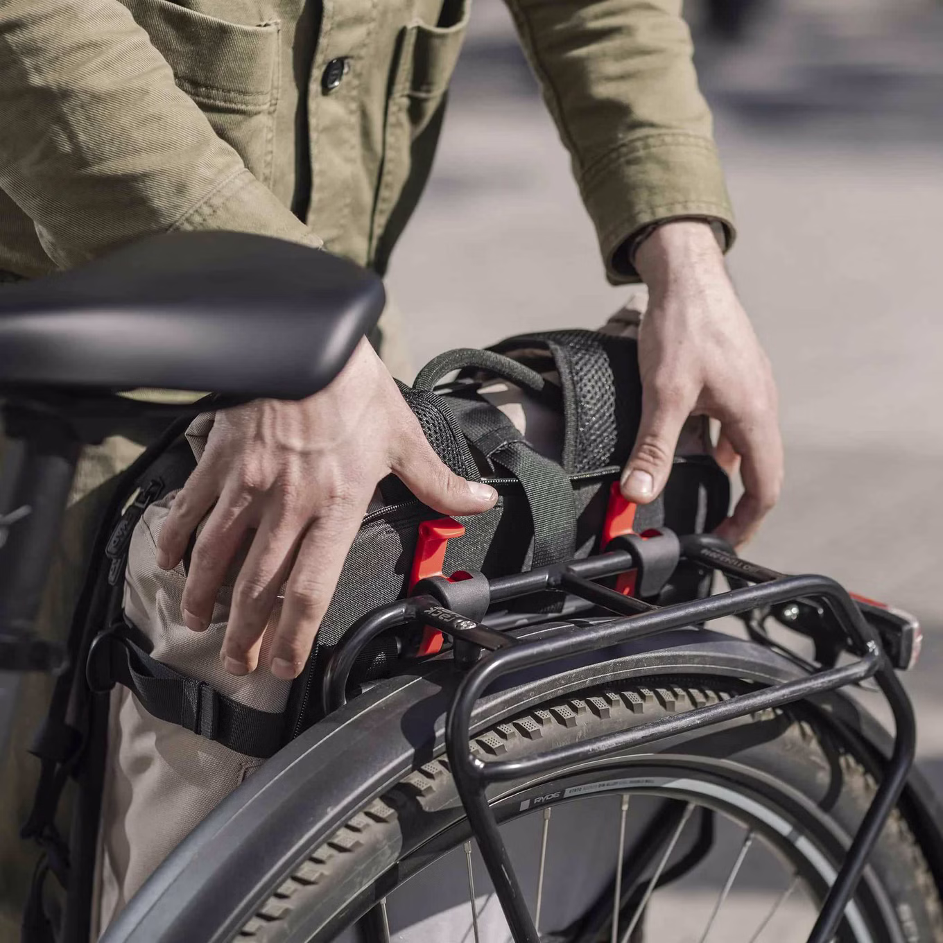 Sac à dos Daily Pannier Backpack 22L Gris Claire Rome – Image 5