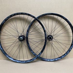 Roues 27 Plus  RACE FACE AR40 27.5 +
