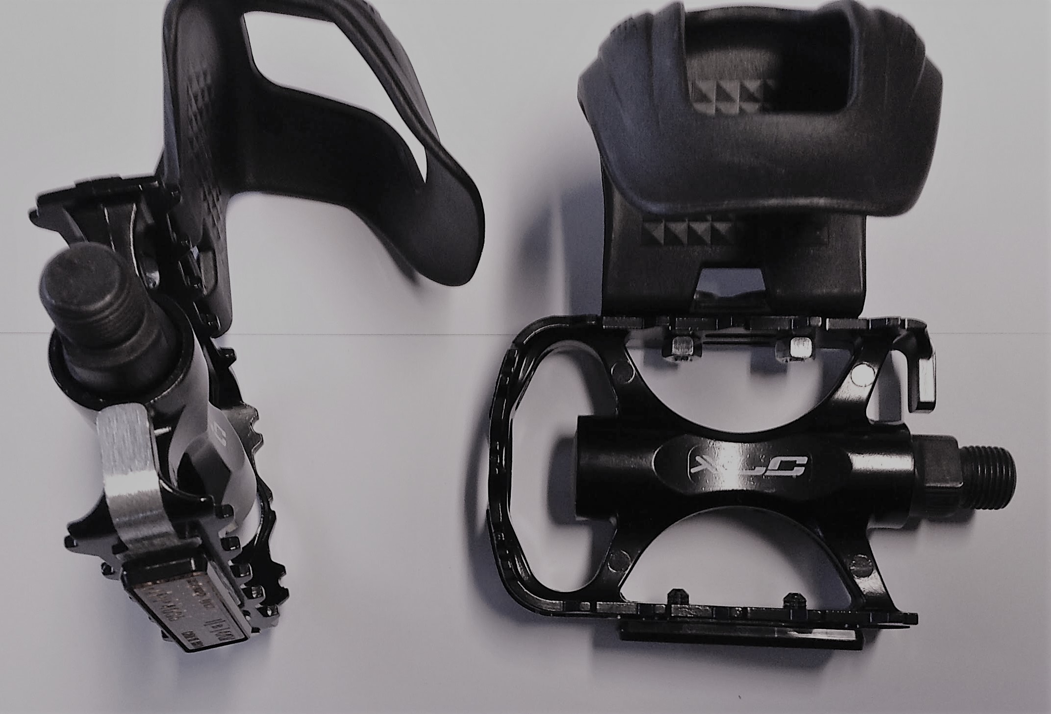 PAIRE DE PÉDALES NOIR ALUMINIUM avec CALES PIEDS – Image 2