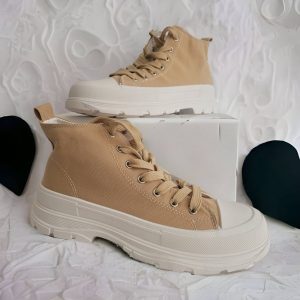 Baskets en tissu montantes.