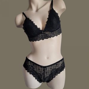Ensemble dentelle noir.