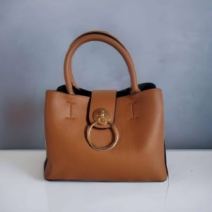 Petit sac à main Camel.