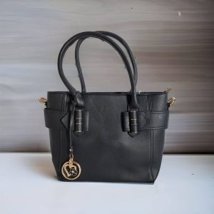 Sac à main à boucle cœur Noir.