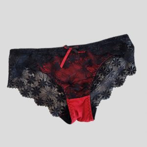 Culotte Rouge dentelle noire.