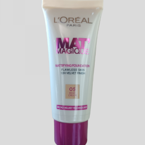 Fond de teint L&rsquo;Oréal Mat&rsquo;Magique 05 beige crème.