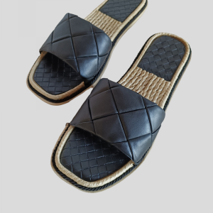 Mules plates effet matelassé.