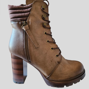 Bottines talon à lacet.