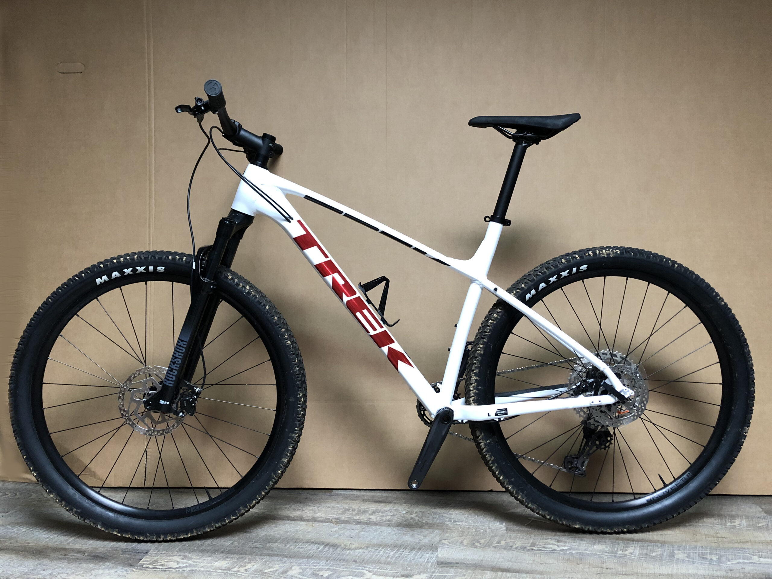 TREK X-CALIBER 8 CRYSTAL WHITE 2022 XL ( OCCASION ) – Image 4