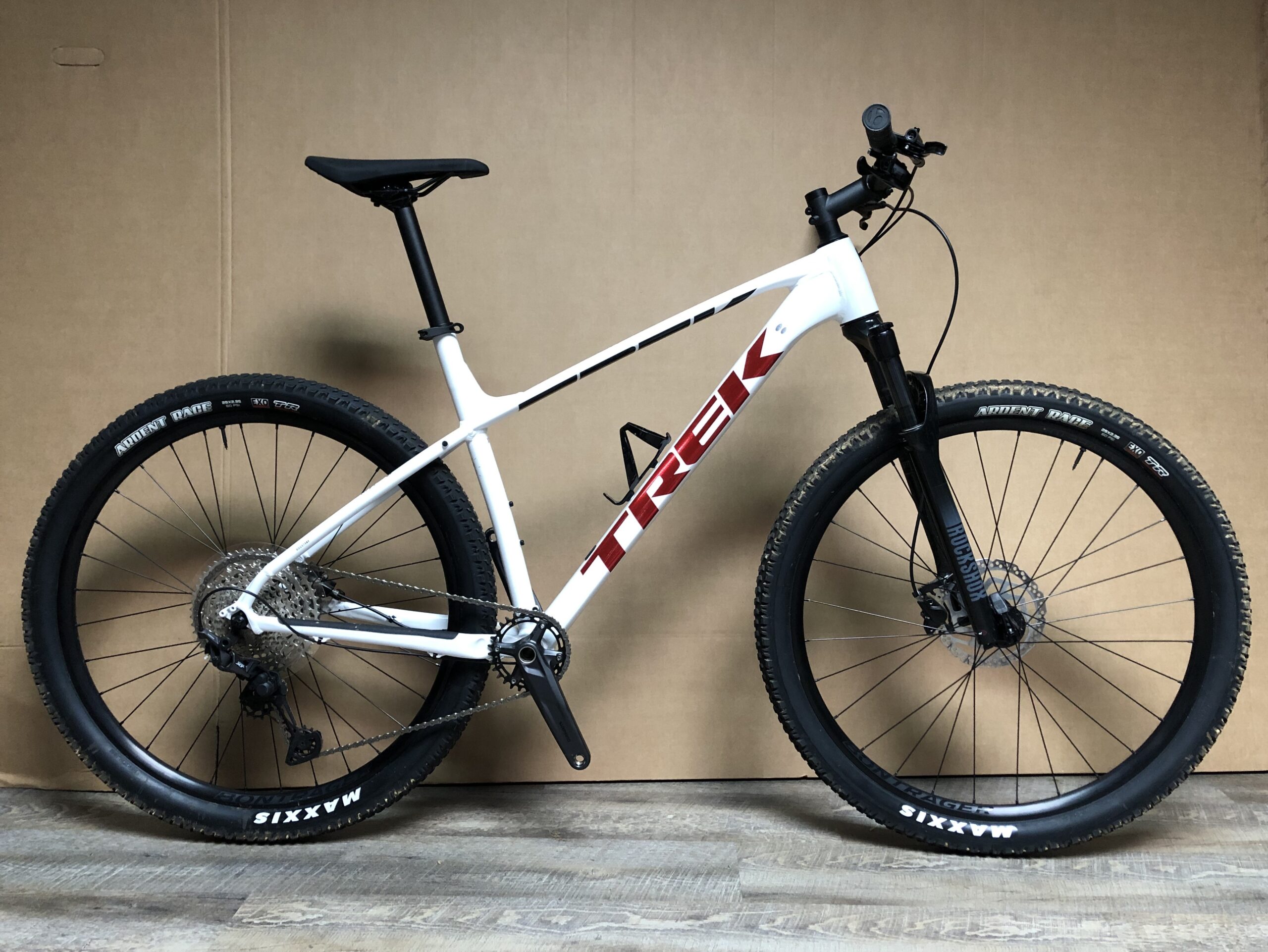 TREK X-CALIBER 8 CRYSTAL WHITE 2022 XL ( OCCASION ) – Image 2